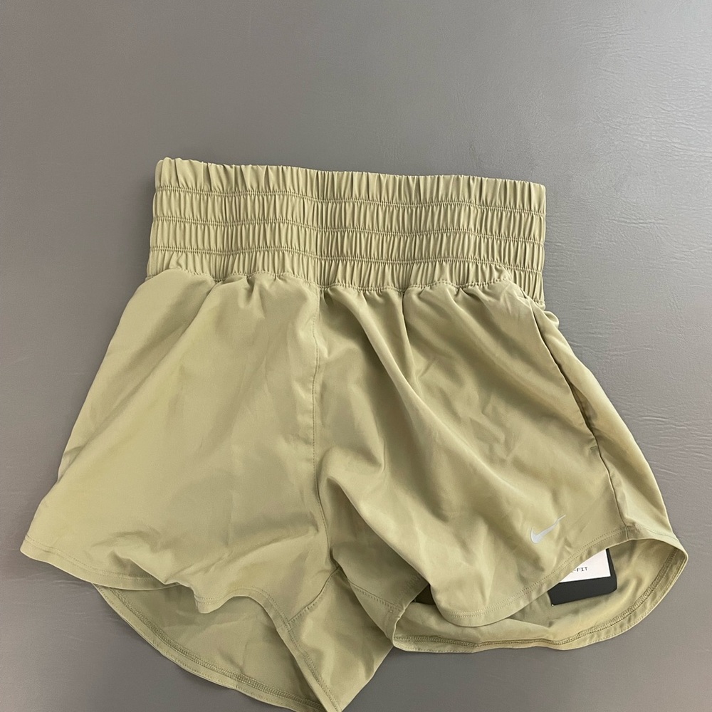 Nike Training shorts - Olive